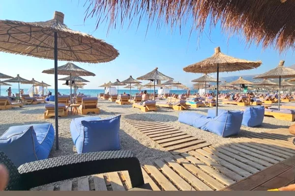 Shtepi ne shitje Apartament ne Vlore, 1+1, Mobilimi Bosh, pa mobiluar, Pagesa 175,000  Euro.