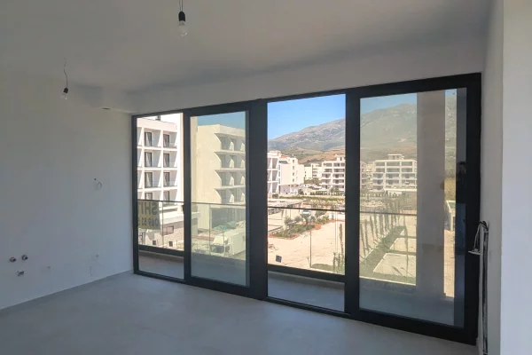 Shtepi ne shitje Apartament ne Vlore, 1+1, Mobilimi Bosh, pa mobiluar, Pagesa 175,000  Euro.