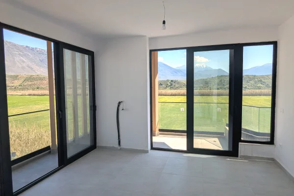 Shtepi ne shitje Apartament ne Vlore, 1+1, Mobilimi Bosh, pa mobiluar, Pagesa 175,000  Euro.