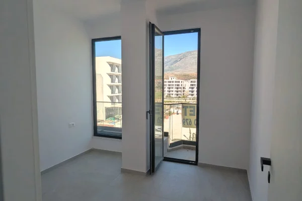 Shtepi ne shitje Apartament ne Vlore, 1+1, Mobilimi Bosh, pa mobiluar, Pagesa 175,000  Euro.