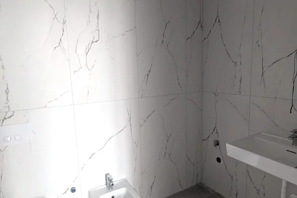 Shtepi ne shitje Apartament ne Vlore, 1+1, Mobilimi Bosh, pa mobiluar, Pagesa 175,000  Euro.
