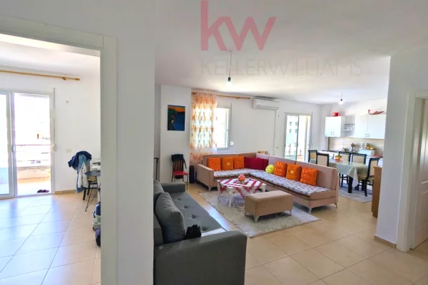 Shtepi ne shitje Apartament ne Vlore, 2+1, Mobilimi Pjeserisht e mobiluar, Pagesa 139,000  Euro.