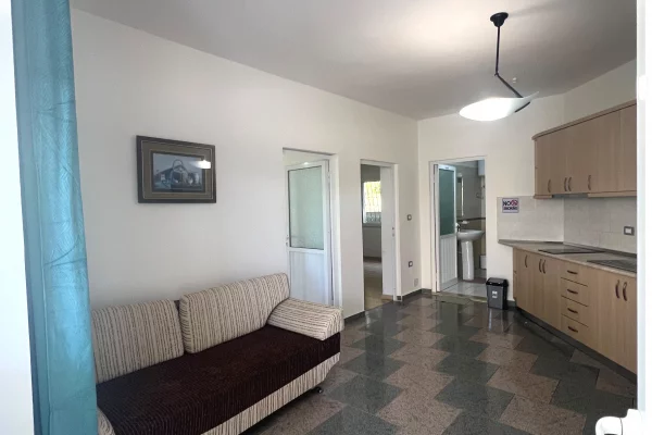 Shtepi me qera 2+1 ne Vlore - 60,000 Leke