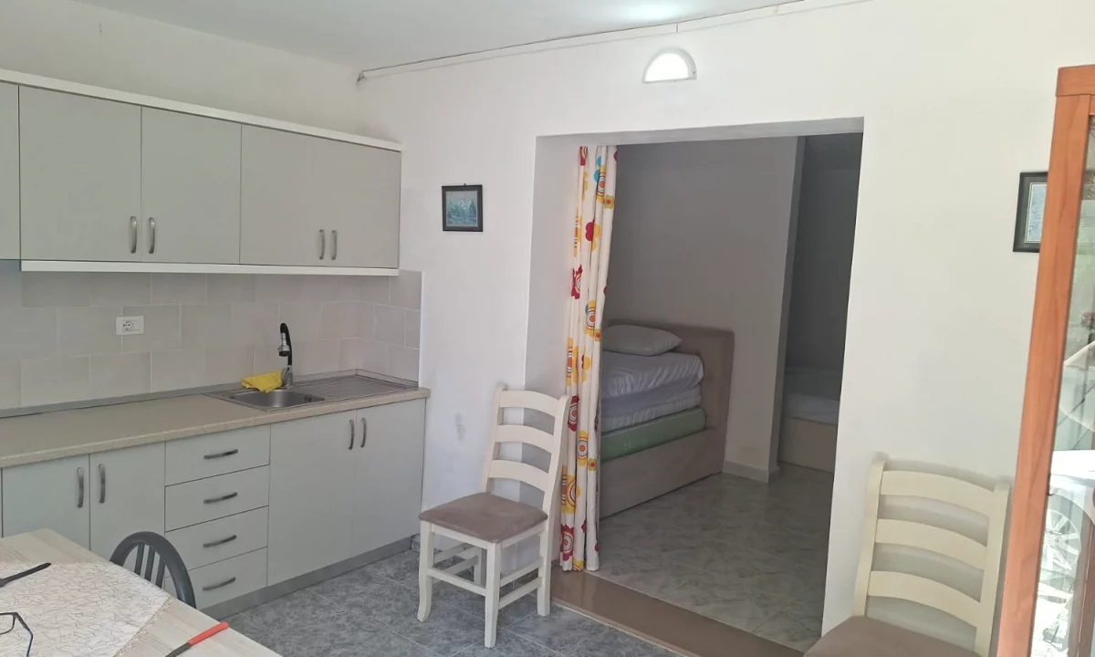 Shtepi me qera Apartament ne Vlore, 1+1, Mobilimi E mobiluar, Pagesa 30,000  Leke.