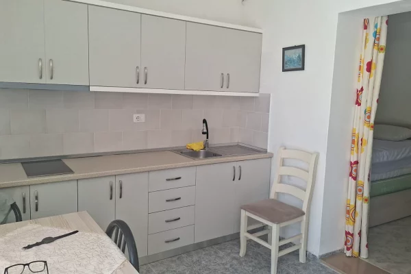 Shtepi me qera Apartament ne Vlore, 1+1, Mobilimi E mobiluar, Pagesa 30,000  Leke.