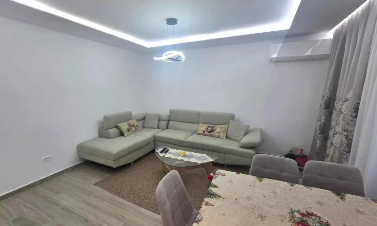 Shtepi ne shitje Apartament ne Tirane, 1+1, Mobilimi E mobiluar, Pagesa 200,000  Euro.