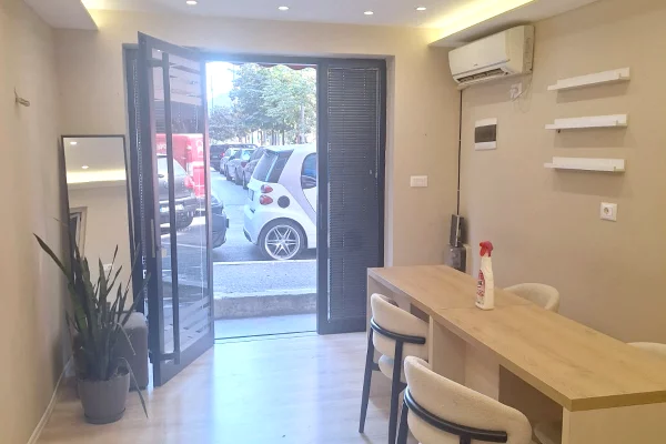 Ambient biznesi me qera 1+1 ne Tirane - 30,000 Leke