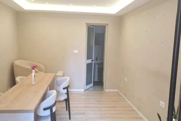 🔑🏪 JEPET ME QIRA AMBIENT 20m2 – RRUGA MARGARITA TUTULANI, PAS SHKOLLES “DESHMORET E LIRISE”, TIRANE E RE | 30.000 LEKE/ MUAJ