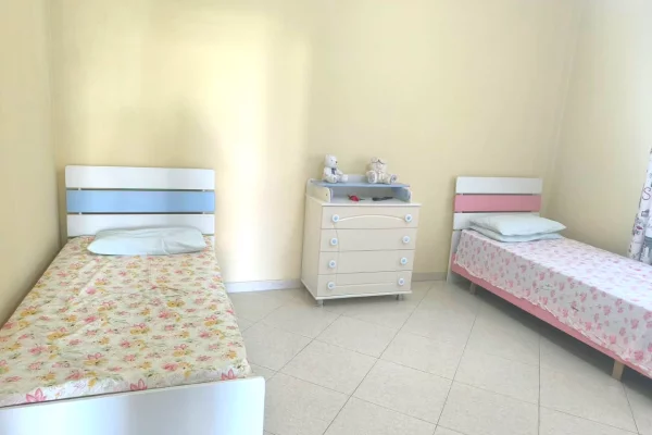 Shtepi me qera Apartament ne Tirane, 2+1, Mobilimi E mobiluar, Pagesa 50,000  Leke.