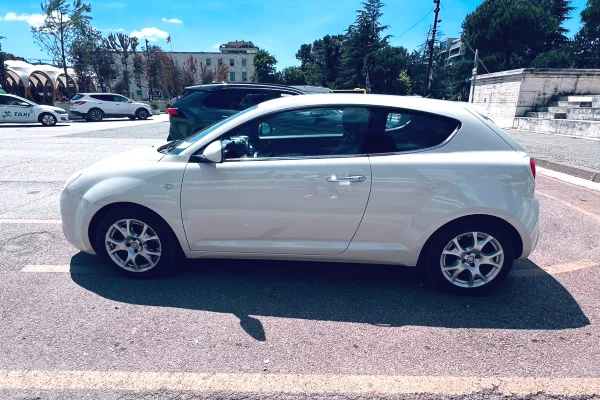 Makina ne shitje ne Tirane - 3,999 Euro