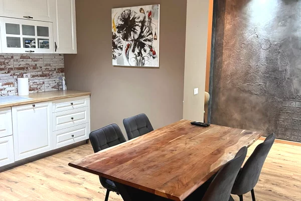 Shtepi ne shitje Apartament ne Tirane, 2+1, Mobilimi E mobiluar, Pagesa 25,000,000  Leke.