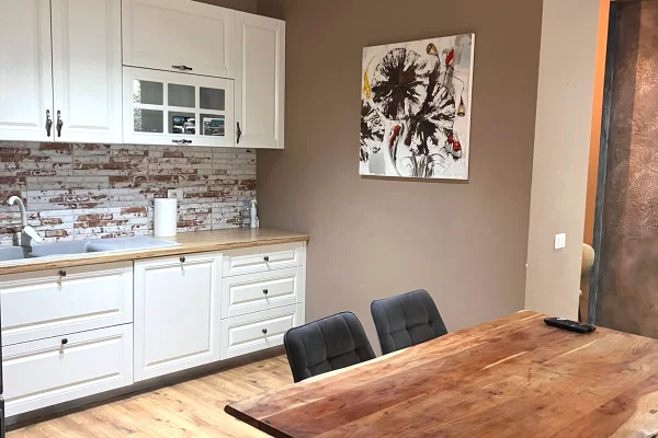 Shtepi ne shitje Apartament ne Tirane, 2+1, Mobilimi E mobiluar, Pagesa 25,000,000  Leke.
