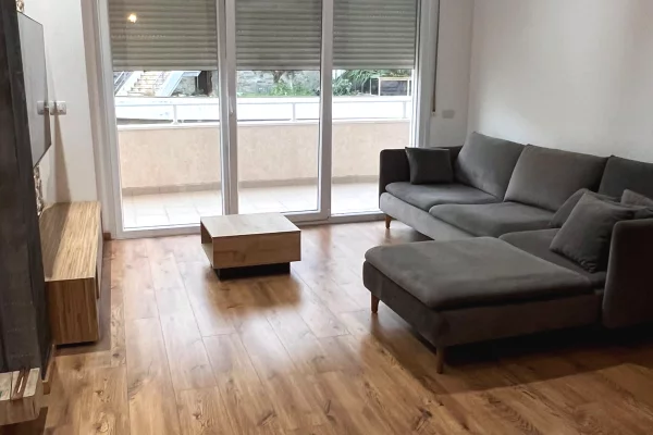Shtepi ne shitje Apartament ne Tirane, 2+1, Mobilimi E mobiluar, Pagesa 25,000,000  Leke.