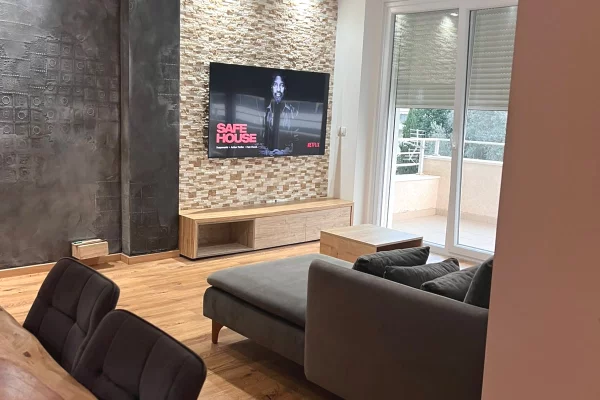 Shtepi ne shitje Apartament ne Tirane, 2+1, Mobilimi E mobiluar, Pagesa 25,000,000  Leke.