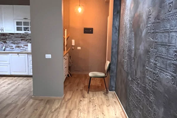 Shtepi ne shitje Apartament ne Tirane, 2+1, Mobilimi E mobiluar, Pagesa 25,000,000  Leke.