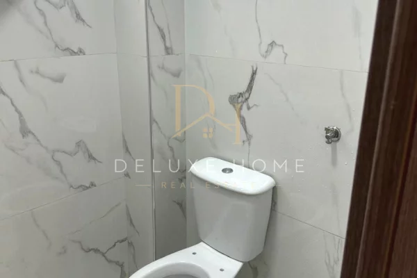 Dyqan me Qira – Prane Rruges se Elbasanit