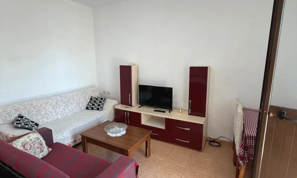 Shtepi me qera Shtepi Private ne Tirane, 1+1, Mobilimi E mobiluar, Pagesa 35,000  Leke.