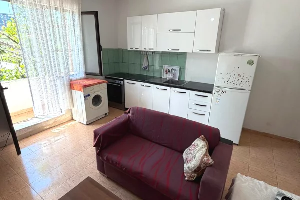 Shtepi me qera Shtepi Private ne Tirane, 1+1, Mobilimi E mobiluar, Pagesa 35,000  Leke.