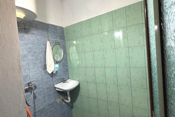 Shtepi me qera Shtepi Private ne Tirane, 1+1, Mobilimi E mobiluar, Pagesa 35,000  Leke.
