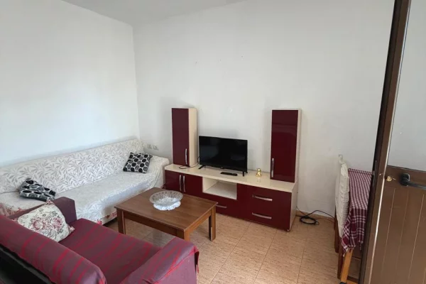 Shtepi me qera 1+1 ne Tirane - 35,000 Leke
