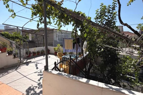 Shtepi me qera Shtepi Private ne Tirane, 1+1, Mobilimi E mobiluar, Pagesa 35,000  Leke.