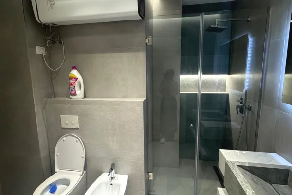 Shtepi me qera Apartament ne Tirane, 1+1, Mobilimi E mobiluar, Pagesa 700  Euro.