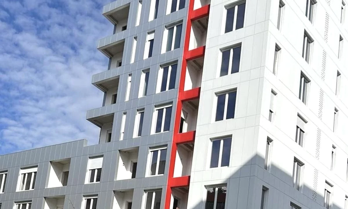 Shtepi me qera Apartament ne Tirane, 1+1, Mobilimi Pjeserisht e mobiluar, Pagesa 45,000  Leke.