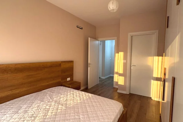 Shtepi me qera Apartament ne Tirane, 2+1, Mobilimi E mobiluar, Pagesa 55,000  Leke.