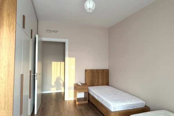 Shtepi me qera Apartament ne Tirane, 2+1, Mobilimi E mobiluar, Pagesa 55,000  Leke.