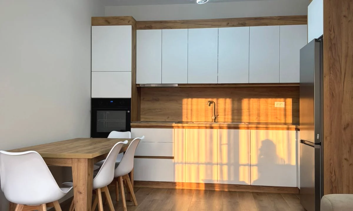 Shtepi me qera Apartament ne Tirane, 2+1, Mobilimi E mobiluar, Pagesa 55,000  Leke.