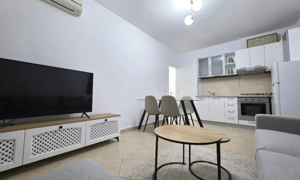 Shtepi me qera Apartament ne Tirane, 1+1, Mobilimi E mobiluar, Pagesa 650  Euro.