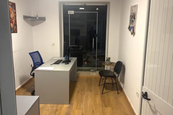Business Property for Rent 3+1 in Tirana - 250 Euro