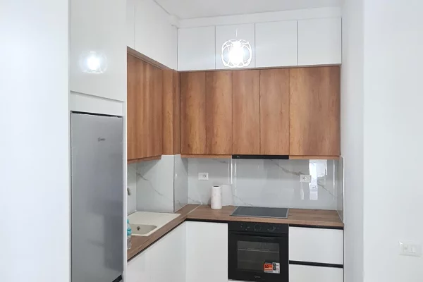 Shtepi me qera Apartament ne Tirane, 2+1, Mobilimi E mobiluar, Pagesa 50,000  Leke.