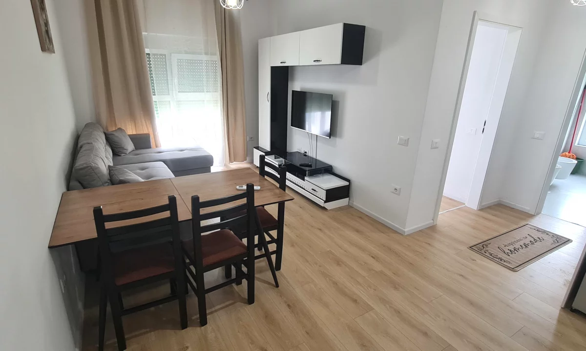 Shtepi me qera Apartament ne Tirane, 2+1, Mobilimi E mobiluar, Pagesa 50,000  Leke.