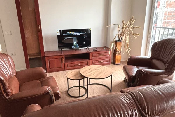 Shtepi me qera 1+1 ne Tirane - 35,000 Leke