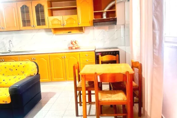 Shtepi me qera Shtepi Private ne Tirane, 1+1, Mobilimi E mobiluar, Pagesa 36,000  Leke.