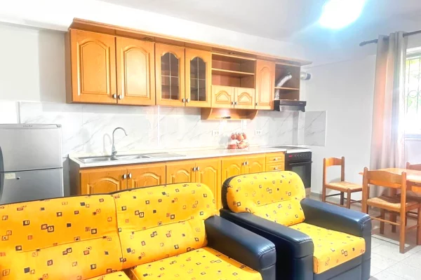 Shtepi me qera Shtepi Private ne Tirane, 1+1, Mobilimi E mobiluar, Pagesa 36,000  Leke.