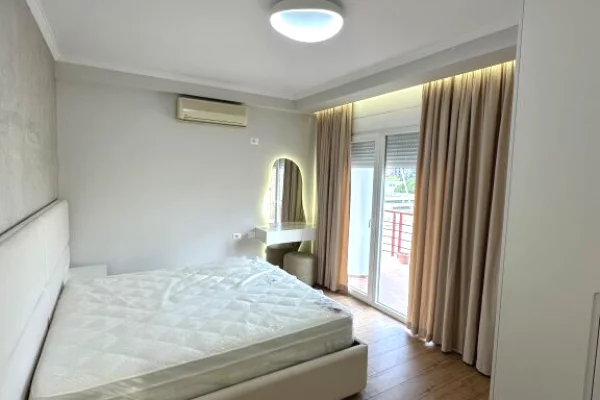 Shtepi me qera Apartament ne Tirane, 2+1, Mobilimi E mobiluar, Pagesa 1,000  Euro.
