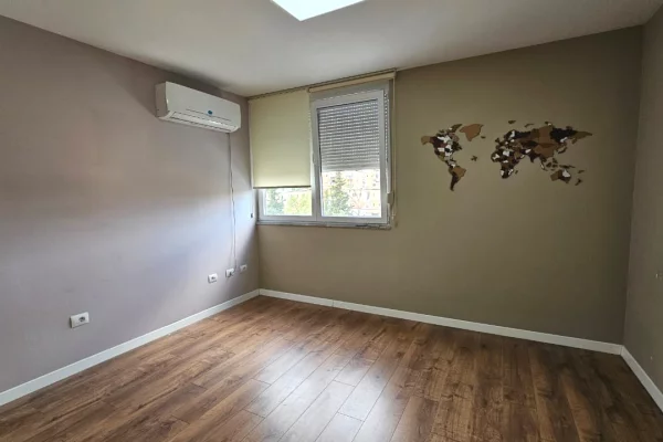 Ambient biznesi me qera 3+1 ne Tirane - 1,000 Euro