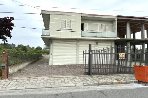 Ambient biznesi me qera 4+1 ne Kavaje - 50,000 Leke