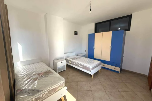 Shtepi me qera Apartament ne Tirane, 2+1, Mobilimi E mobiluar, Pagesa 40,000  Leke.