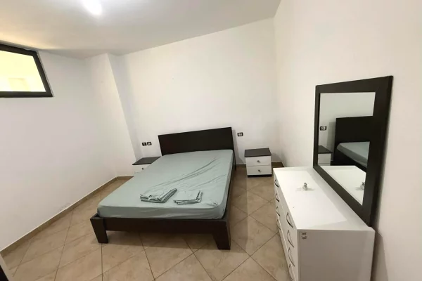 Shtepi me qera Apartament ne Tirane, 2+1, Mobilimi E mobiluar, Pagesa 40,000  Leke.