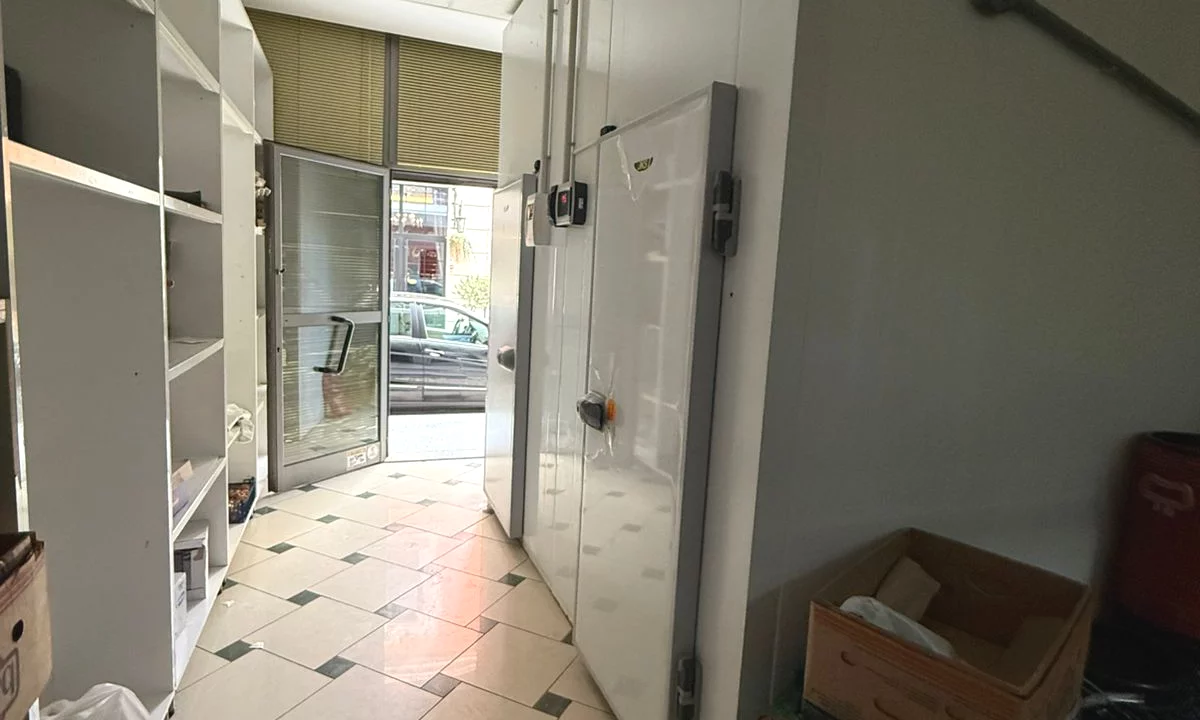 Dyqan Per Shitje ne Bulevardin Kryeson ,Durres 