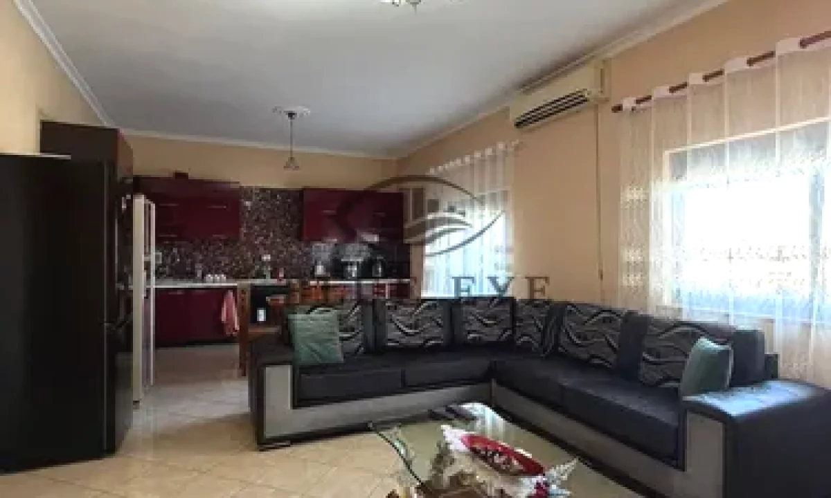 Shtepi ne shitje Apartament ne Durres, 2+1, Mobilimi E mobiluar, Pagesa 145,000  Euro.