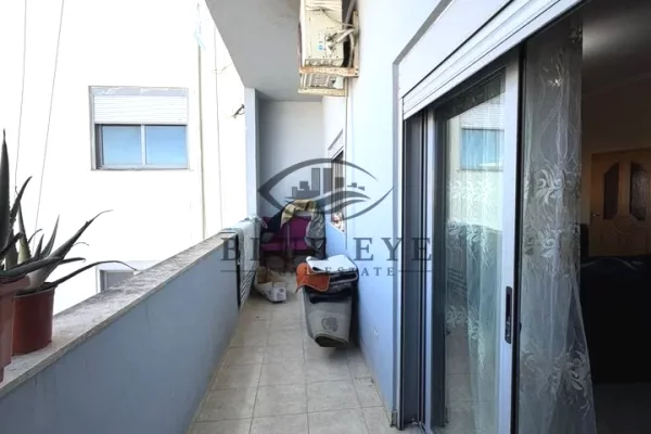 Shtepi ne shitje Apartament ne Durres, 2+1, Mobilimi E mobiluar, Pagesa 145,000  Euro.
