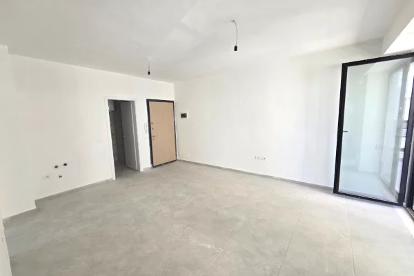 Shtepi ne shitje Apartament ne Durres, 2+1, Mobilimi Bosh, pa mobiluar, Pagesa 111,000  Euro.