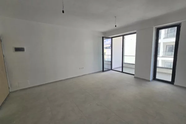 Shtepi ne shitje Apartament ne Durres, 2+1, Mobilimi Bosh, pa mobiluar, Pagesa 111,000  Euro.