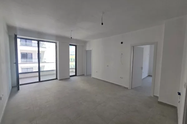 Shtepi ne shitje Apartament ne Durres, 2+1, Mobilimi Bosh, pa mobiluar, Pagesa 111,000  Euro.