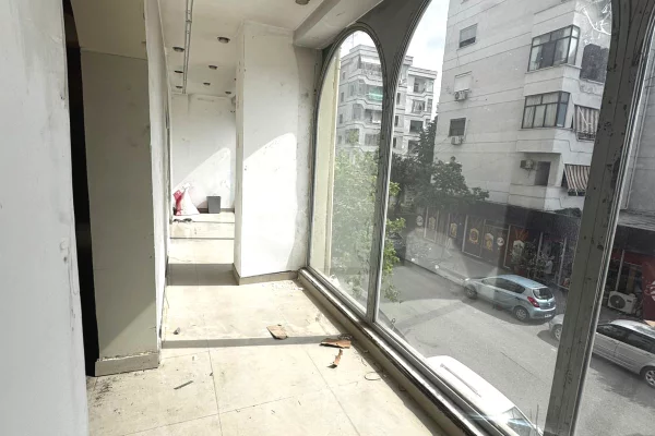 Ambient biznesi me qera 1+1 ne Durres - 100,000 Leke