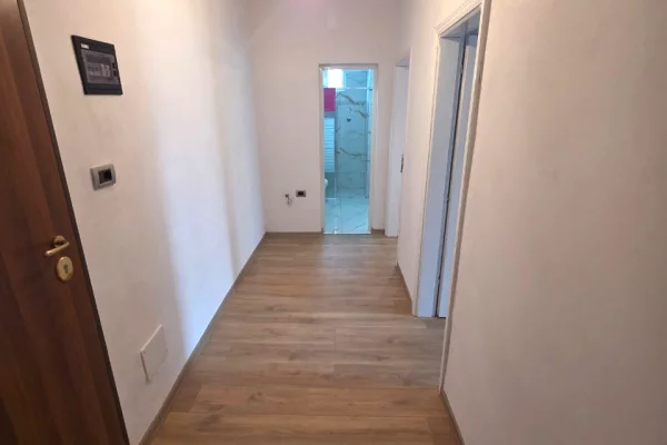 Shtepi ne shitje Apartament ne Durres, 2+1, Mobilimi Bosh, pa mobiluar, Pagesa 115,000  Euro.